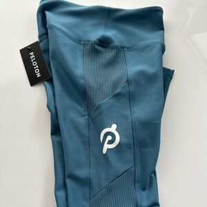NWT Peloton athletic leggings. Women's size S